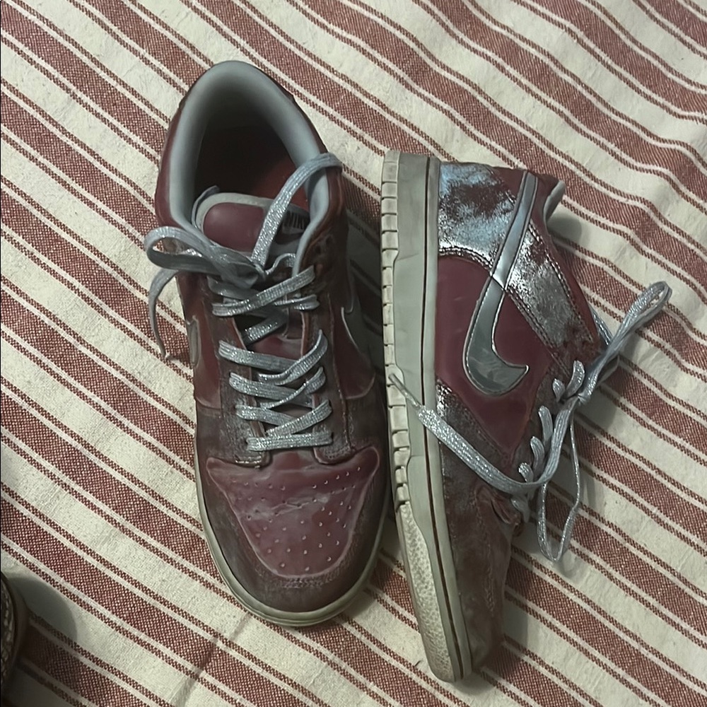 Rare VINTAGE Nike MAROON SILVER METALLIC dunks